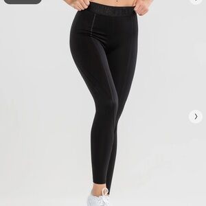 Women’s Best | Hold Leggings